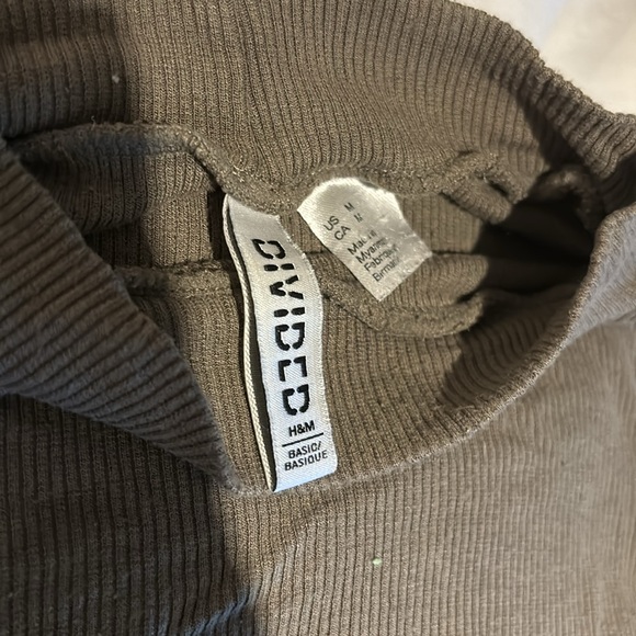 Green Ribbed Mock Neck Long Sleeve | Divided | Slightly Cropped - Picture 3 of 3